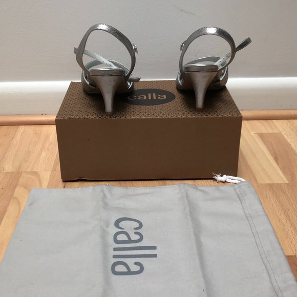 Calla Silver Leather Hells - Picture 3 of 6